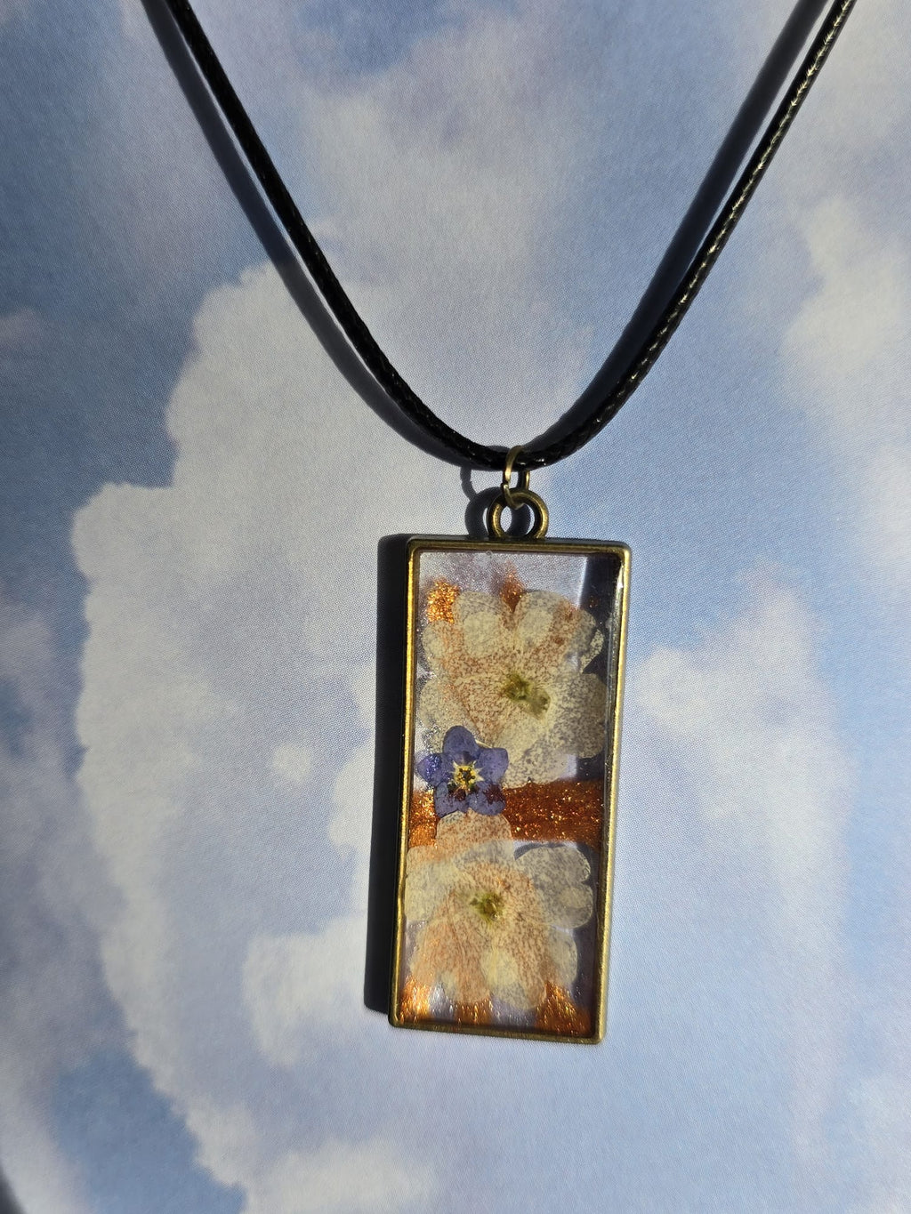 Floating Flores - Botanical Pendant