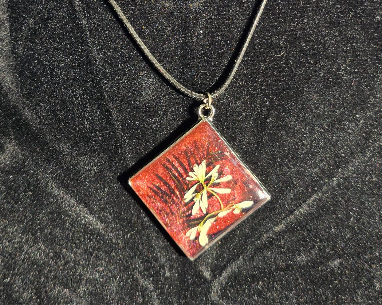 Selvadrío - Botanical Resin Pendant